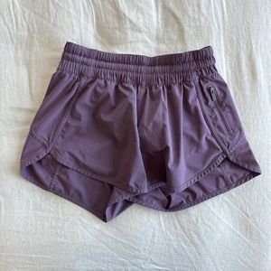 Lululemon Tracker Low-Rise Lined Short 4" - Purple - Size 6